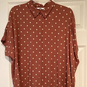 UNIQLO rayon blouse size LARGE brown and beige polka dots NWOT